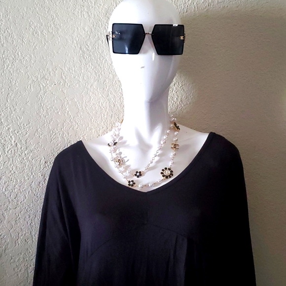 Chain open back Blouse - Picture 2 of 7